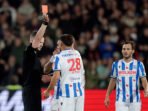 IMG-20250914-WA0000 Hristyan Petrov dari SC Heerenveen menerima kartu merah dari wasit Robin Hensgens saat pertandingan Eredivisie Belanda antara Feyenoord v SC Heerenveen di Stadion Feijenoord pada 13 September 2025 di Rotterdam Belanda Foto: Pim Waslander/Soccrates/Getty Images