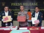 Ditreskrimsus Polda Sumsel ungkap dugaan korupsi proyek prasarana perkeretaapian di Lahat dan Lubuklinggau. Dua tersangka resmi ditetapkan, negara rugi Rp 1,95 miliar. Ditreskrimsus Polda Sumsel ungkap dugaan korupsi proyek prasarana perkeretaapian di Lahat dan Lubuklinggau. Dua tersangka resmi ditetapkan, negara rugi Rp 1,95 miliar.