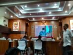 Setelah diskor satu jam akibat tidak kuorum, rapat paripurna penyampaian nota keuangan dan Raperda APBD Tahun Anggaran 2026 akhirnya kembali dilanjutkan. Setelah diskor satu jam akibat tidak kuorum, rapat paripurna penyampaian nota keuangan dan Raperda APBD Tahun Anggaran 2026 akhirnya kembali dilanjutkan, Senin (15/9/2025).
