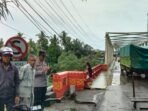Hujan deras yang mengguyur Kabupaten Musi Rawas sejak Senin malam hingga Selasa pagi (16/9) menyebabkan longsor di pangkal Jembatan Sungai Beliti, Kelurahan Pasar Muara Beliti, Kecamatan Muara Beliti. Hujan deras yang mengguyur Kabupaten Musi Rawas sejak Senin malam hingga Selasa pagi (16/9) menyebabkan longsor di pangkal Jembatan Sungai Beliti, Kelurahan Pasar Muara Beliti, Kecamatan Muara Beliti.