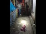 Kasus pembunuhan sadis terjadi di Palembang, seorang pria tewas dikeroyok dua pelaku bersenjata tajam. Polisi buru pelaku dan selidiki motif kejadian. Kasus pembunuhan sadis terjadi di Palembang, seorang pria tewas dikeroyok dua pelaku bersenjata tajam. Polisi buru pelaku dan selidiki motif kejadian.