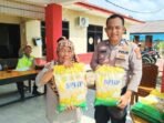 Polsek Tebing Tinggi bersama Sat Binmas Polres Empat Lawang menggelar Gerakan Pangan Murah dengan menyalurkan beras murah kepada warga.