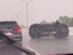 Fortuner tergelincir hingga terbalik di Tol Palindra akibat hujan deras, tiga penumpang selamat dengan luka ringan, Minggu (21/9/2025). Foto: Istimewa