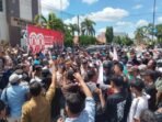 Ratusan pemuda FKPP demo di DPRD Prabumulih, desak DPRD usut dugaan rangkap jabatan Wakil Wali Kota Franky Nasril.