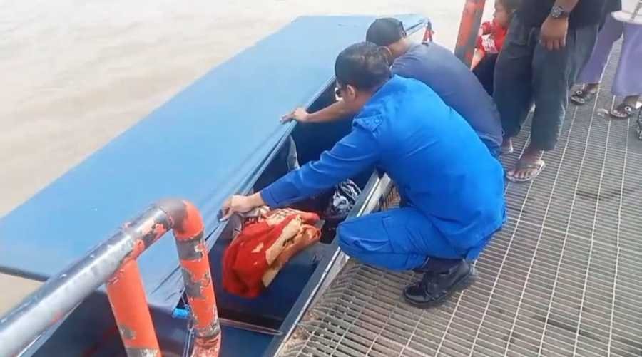 Ambulance Apung Direktorat Polairud Polda Sumatera Selatan kembali membuktikan perannya sebagai sarana vital bagi masyarakat pesisir Sungai Musi. Pada Kamis (11/9/2025),