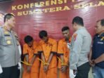 Tiga pelaku pembunuhan sopir truk yang ditemukan tewas terbakar di Ogan Ilir akhirnya ditangkap. Polisi mengungkap motif perampokan dan pembakaran truk sebagai upaya menghapus jejak kejahatan.