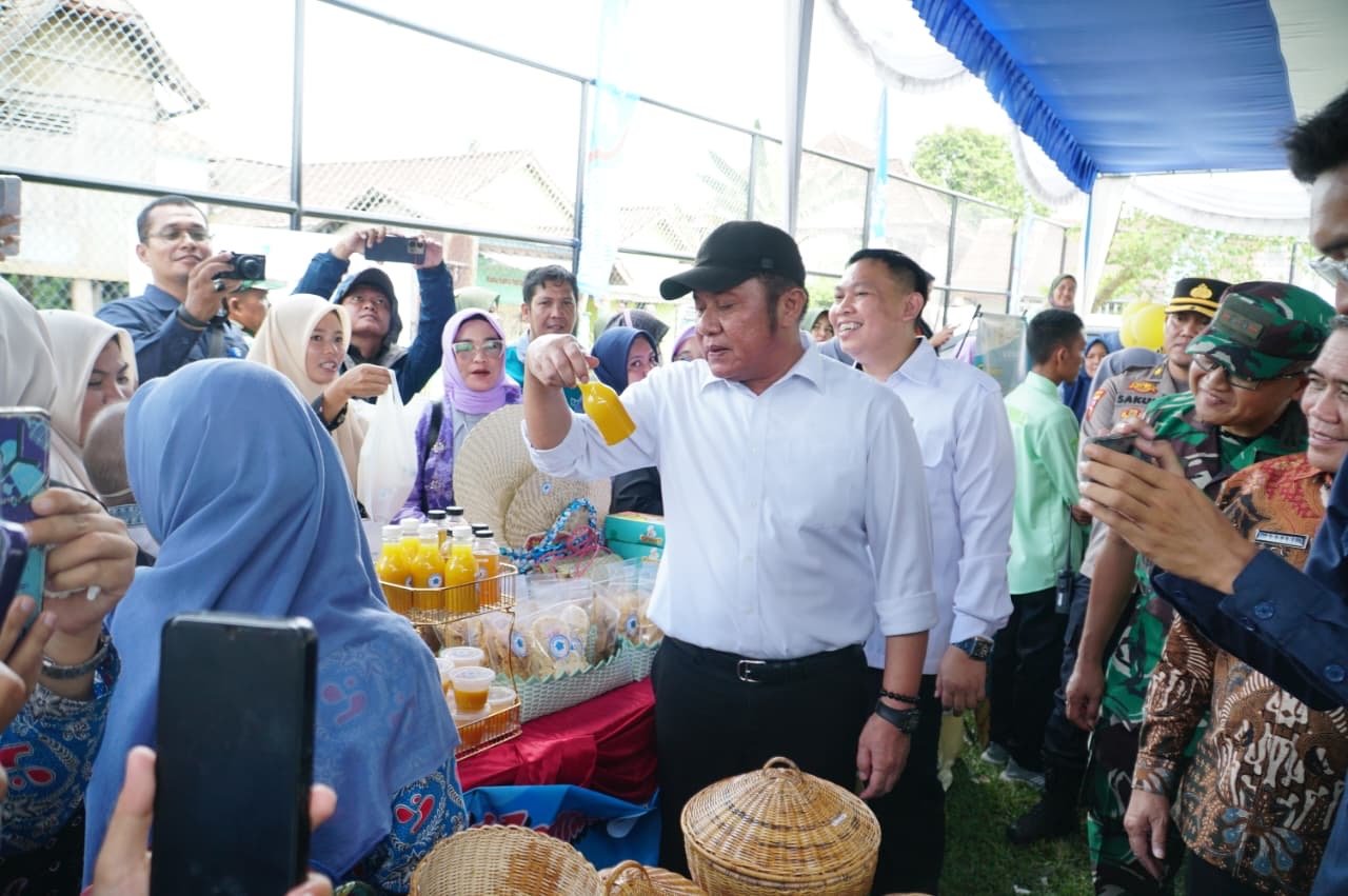 Gubernur Sumsel Herman Deru tekankan pentingnya perencanaan keluarga dan apresiasi penurunan angka stunting hingga 15,9% dalam acara KBKR di Ogan Ilir.