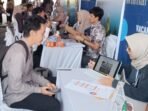 Job fair HUT Kabupaten OKI ke-80 di Kayuagung diserbu ratusan pelamar sejak pagi. Sebanyak 700 lowongan kerja dari 22 perusahaan disiapkan, termasuk peluang kerja ke luar negeri, Jum'at (10/10/2025). Foto: Istimewa