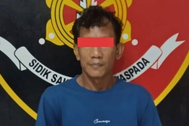 Seorang pria di Muara Lakitan, Musi Rawas, ditangkap polisi karena mengancam warga menggunakan parang akibat tuduhan pencurian sawit.