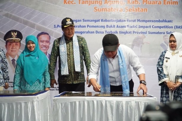 Peresmian PLTS Irigasi oleh Gubernur Sumatera Selatan H. Herman Deru di Muara Enim menandai langkah besar menuju energi ramah lingkungan di sektor pertanian, menjadikan Sumsel pelopor konsep “listrik masuk sawah”.