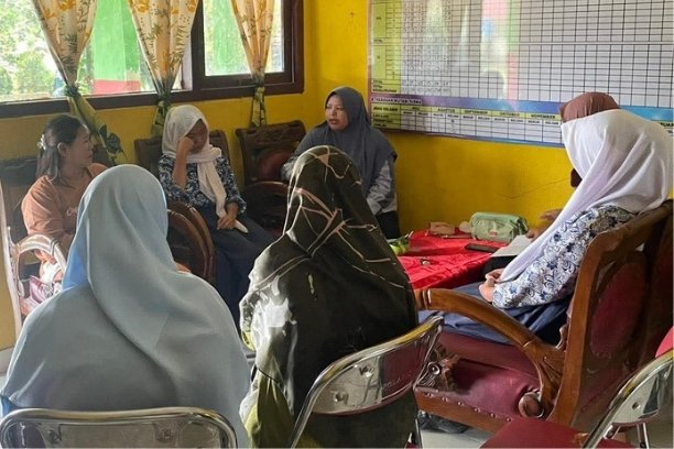 Video perundungan siswi SMP di Muratara viral di media sosial. Pihak sekolah dan kepolisian bertindak cepat dengan memberikan sanksi kepada pelaku dan melakukan pembinaan agar insiden serupa tak terulang.