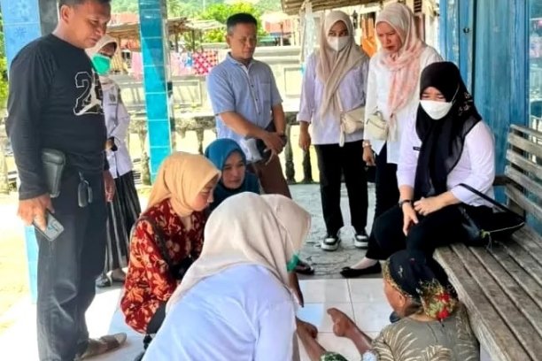 Program JM-Kes di Kecamatan Pendopo Barat, Empat Lawang, hadir memberikan layanan kesehatan dan bantuan sosial langsung ke rumah warga, sebagai langkah mewujudkan visi Empat Lawang MADANI dan Pobar AGAMIS.