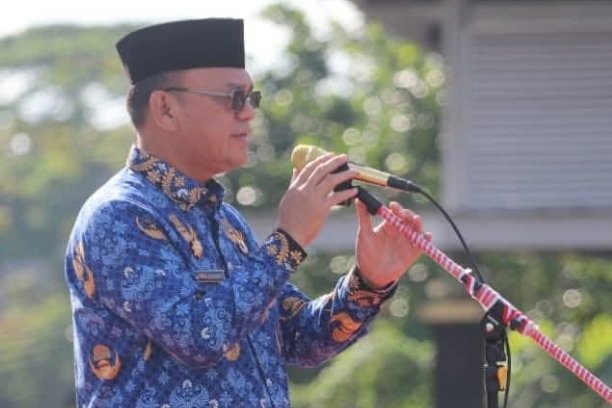 Pemkab Empat Lawang menindak tegas delapan ASN yang melanggar disiplin karena bolos kerja tanpa alasan jelas. Empat di antaranya dipecat, sementara lainnya dikenai sanksi administrasi