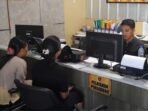 Siswi SMA di Palembang menjadi korban penganiayaan dan ancaman setelah menolak cinta pria berusia 21 tahun. Kasus ini kini tengah ditangani Polrestabes Palembang.