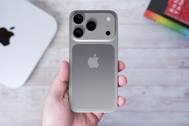 Apple kembali membuat kejutan dengan mengganti material iPhone 17 Pro dari titanium ke aluminium. Keputusan ini diambil demi performa pendinginan dan efisiensi jangka panjang.