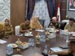 Pemkab Empat Lawang gelar rapat pengendalian inflasi 2025 bersama Menteri Keuangan. Bupati Joncik Muhammad tegaskan pentingnya kontrol harga pasar dan percepatan realisasi belanja daerah.