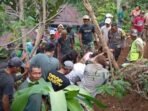 Dua petani di Desa Dempo Rejo, Pagaralam, berhasil diselamatkan setelah tertimbun longsor. Evakuasi berjalan dramatis dan mendapat apresiasi Kapolres atas respons cepat aparat dan warga.