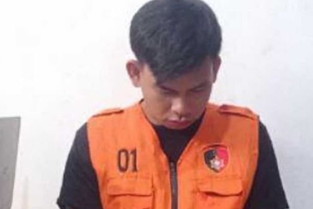 Tatang Suhendra, terdakwa kasus pembunuhan kekasihnya Rika Sartika, divonis 15 tahun penjara oleh Pengadilan Negeri Lubuk Linggau, meski sebelumnya jaksa menuntut hukuman mati.