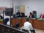 Majelis Hakim Tipikor Palembang menolak eksepsi Fitrianti Agustinda dalam kasus korupsi dana PMI Palembang senilai Rp4,09 miliar, dan memerintahkan JPU lanjut ke tahap pembuktian.