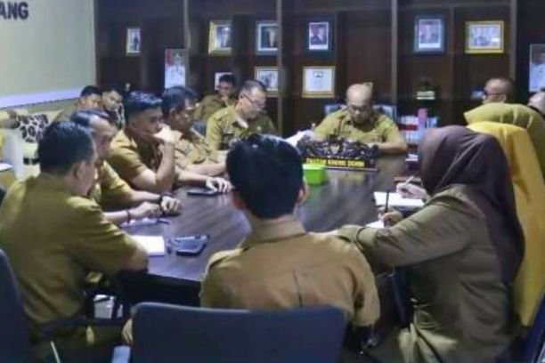 Pemkab Empat Lawang melalui TPID menyusun peta jalan pengendalian inflasi 2025 untuk menjaga stabilitas harga dan pasokan bahan pokok, serta mendukung kebijakan nasional.