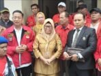 Polisi tetapkan oknum guru PPPK sebagai tersangka penganiayaan guru ASN di SMA Negeri 16 Palembang. Korban bersyukur dan berharap tak ada lagi kekerasan di sekolah.