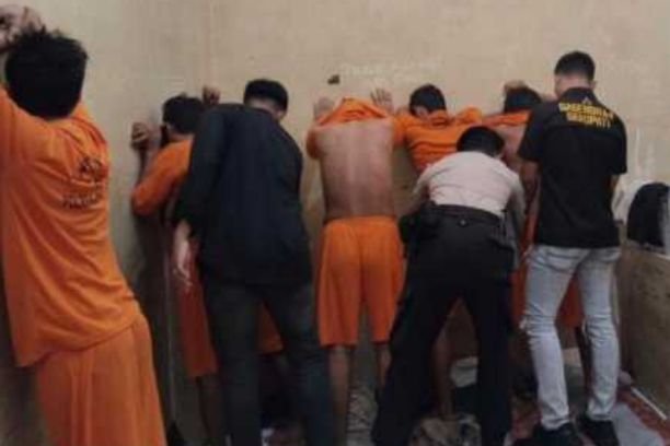Sat Tahti Polres Empat Lawang lakukan razia rutin di rutan untuk memastikan keamanan, kebersihan, dan kelayakan ruang tahanan, hasilnya semua dinyatakan aman.