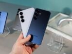 Samsung batalkan Galaxy S26 Edge dan tunda peluncuran seri S26 ke Februari atau Maret 2026 akibat perubahan lineup dan jadwal produksi.