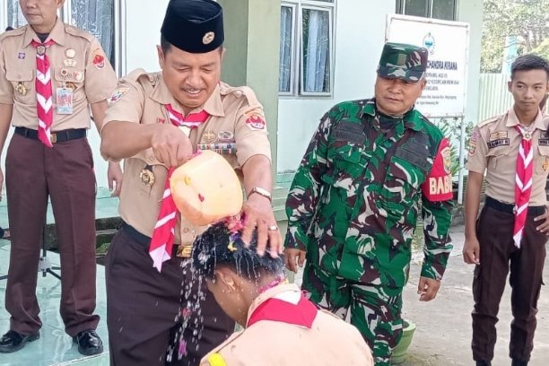 Sebanyak 59 anggota baru Saka Wira Kartika Kayuagung dilantik Danramil 402-10. Kegiatan ini tanamkan semangat kebangsaan dan kepedulian sosial.