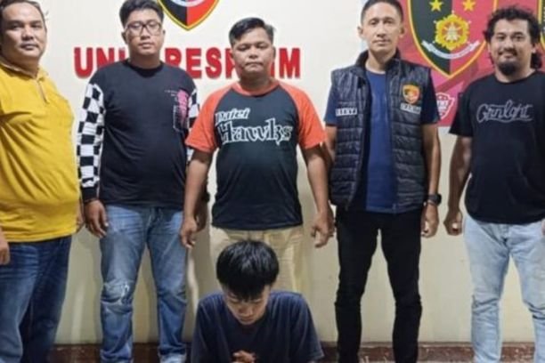 Pria di Lubuklinggau ditangkap usai mengancam ayahnya sendiri. Ia nekat mencuri barang di rumah untuk beli sabu akibat kecanduan narkoba.
