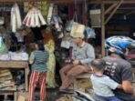Harga sembako di Pasar Pulau Mas Tebing Tinggi Empat Lawang masih stabil. Daging ayam Rp38 ribu/kg, beras dan cabai juga belum alami kenaikan.