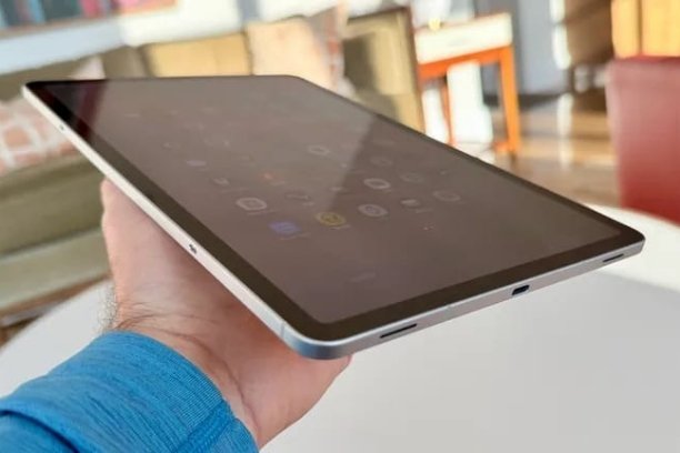 Samsung Galaxy Tab S11 hadir dengan desain super tipis, layar OLED 120Hz lebih terang, prosesor Dimensity 9400 Plus, dan fitur AI yang makin cerdas.