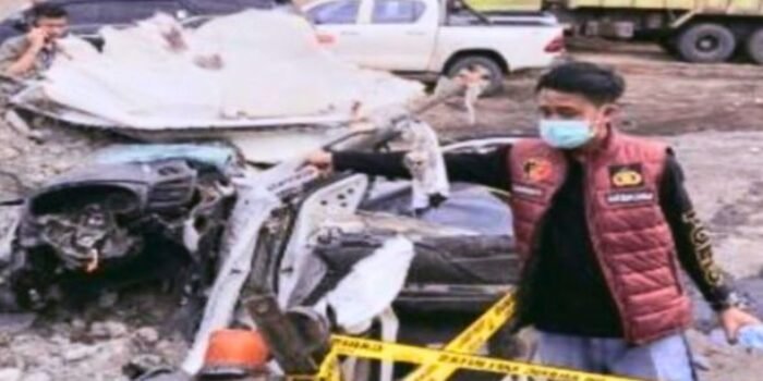 Petugas pengawas PT RMK tewas tertimpa dump truk di jalur hauling Muara Enim. Polisi sebut kecelakaan dipicu kondisi jalan dan minimnya pengawasan.