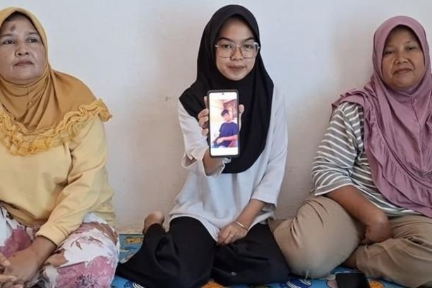 Suharti, istri sopir korban pembunuhan sadis di Ogan Ilir, berharap keadilan ditegakkan dan pelaku dihukum seadil-adilnya atas kematian suaminya.