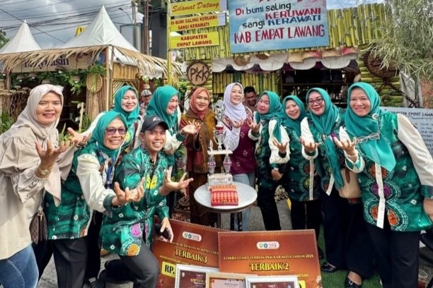 PKK Empat Lawang raih tiga penghargaan di Festival Rempah Sumsel 2025. Pala khas daerah ini jadi sorotan Gubernur Herman Deru berkat keunikannya.