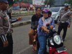 Satlantas Polres Empat Lawang gelar razia dan sosialisasi tertib lalu lintas di KTL Tebing Tinggi, tindak pengendara melanggar aturan seperti tanpa helm dan knalpot brong.