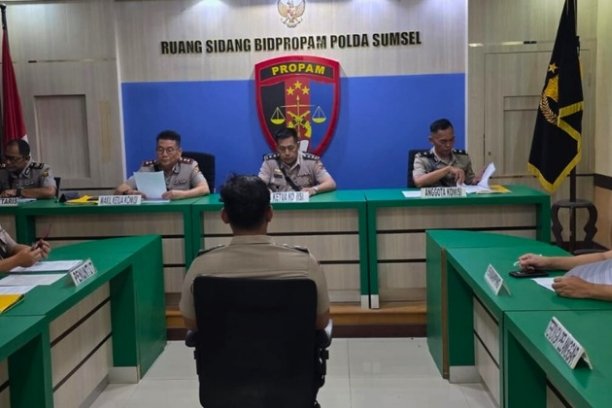 Polda Sumsel tegaskan disiplin internal. BRIPTU RA dipecat tidak hormat usai terbukti gunakan narkotika. Langkah tegas jaga marwah dan kepercayaan publik.
