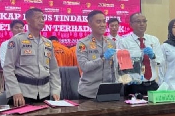 Dua remaja di OKU Selatan ditetapkan sebagai tersangka kasus persetubuhan terhadap anak 13 tahun yang kini hamil 19 minggu.
