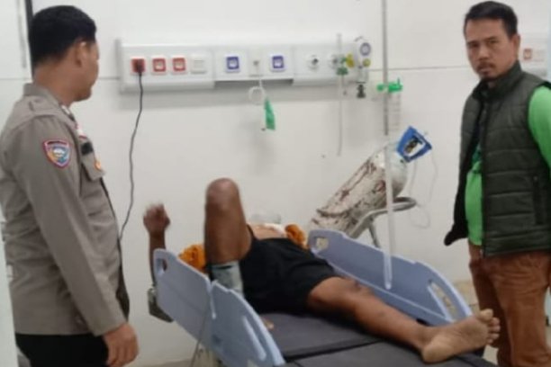 Pelaku penusukan maut di Baturaja Timur akhirnya ditangkap setelah empat hari buron. Polisi akan mengungkap motif pembunuhan dalam konferensi pers.