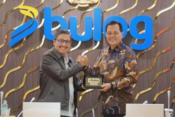 Perum BULOG dan Pemkab Muara Enim resmi menandatangani MoU pembangunan infrastruktur pascapanen untuk memperkuat ketahanan pangan daerah dan nasional.