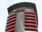 KPK menetapkan empat tersangka baru kasus korupsi pengadaan barang dan jasa di Dinas PUPR OKU, termasuk dua anggota DPRD dan dua pihak swasta.