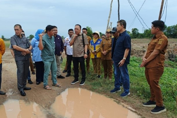 Dari 700 sungai di Palembang, kini hanya tersisa 114. DPRD turun tangan setelah warga laporkan penimbunan Sungai Rasau untuk akses jalan pribadi.