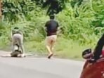 Aksi penangkapan pria perusak pos lantas di Baturaja berujung tewas. Polisi ungkap pelaku sempat melawan dan menantang aparat dengan benda mencurigakan.