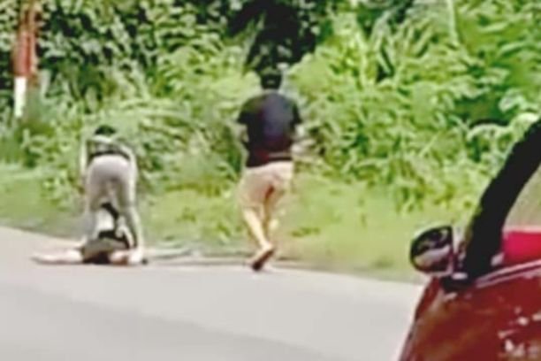 Aksi penangkapan pria perusak pos lantas di Baturaja berujung tewas. Polisi ungkap pelaku sempat melawan dan menantang aparat dengan benda mencurigakan.