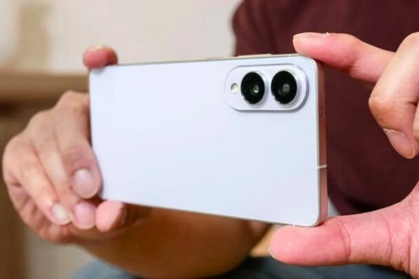 Samsung dikabarkan tengah menyiapkan Galaxy S26 Edge dengan desain lebih tipis dari pendahulunya. Namun, banyak pihak menilai arah ini bisa jadi kesalahan besar.