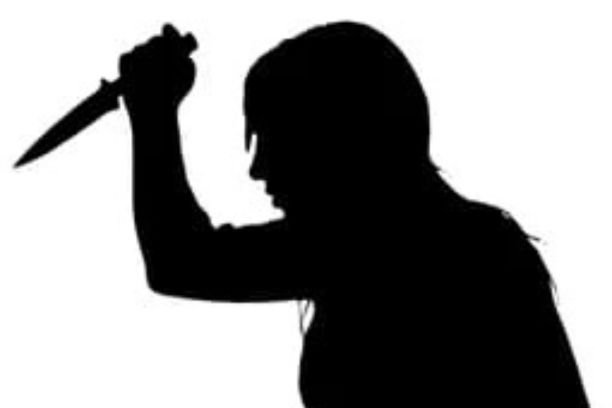 Seorang pria di Lebong, Bengkulu, ditangkap polisi usai menikam anak tirinya hingga luka parah. Diduga keduanya cekcok soal handphone.